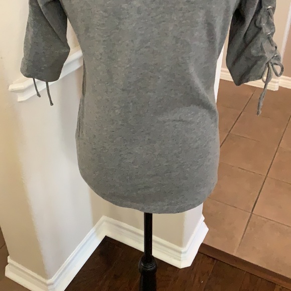 COPY - H&M gray top - Picture 10 of 17